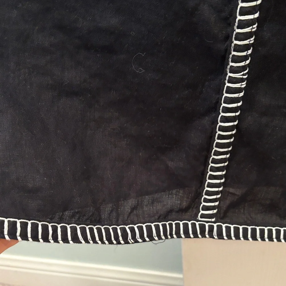 DISSG Linen Black Crop Top with White Trim - Picture 4 of 7